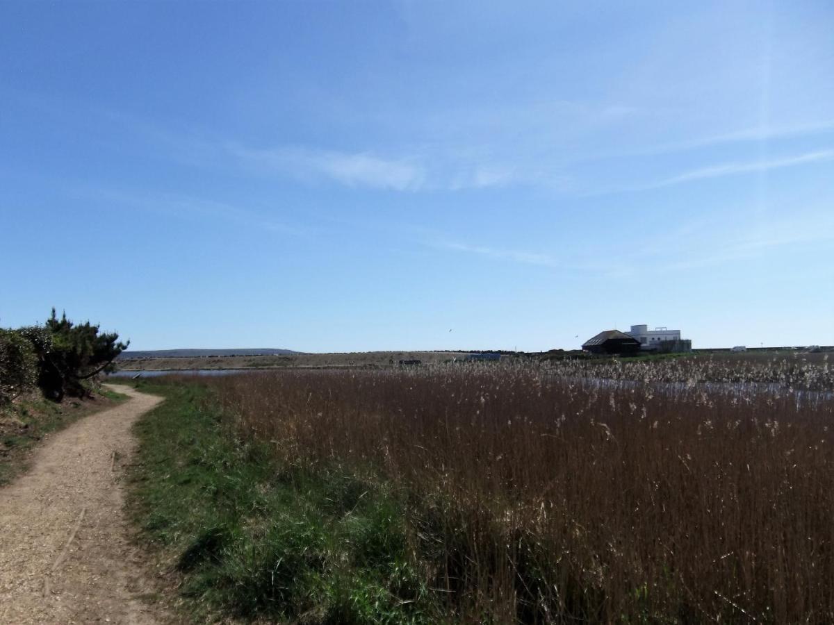 The Hideaway - Luxury Self Catering Coastal Apartment With Private Entrance & Key Box Entry Just A Few Minutes Walk To The Beach, Solent Way Walk, Shops And Many Eateries & Bars - Free Off Road Parking,Full Kitchen, Lounge,Bedroom , Bathroom & Wi-Fi Lymington Luaran gambar