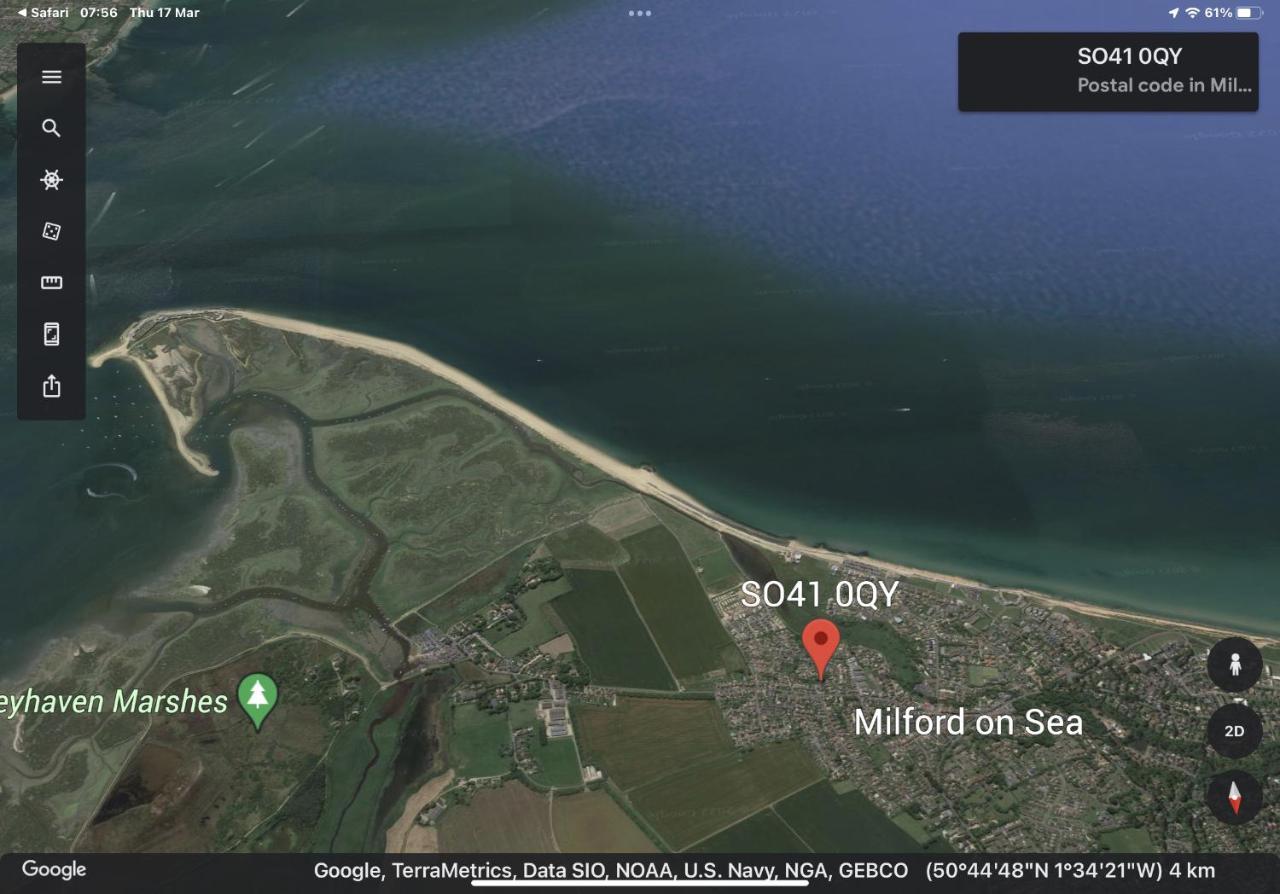 The Hideaway - Luxury Self Catering Coastal Apartment With Private Entrance & Key Box Entry Just A Few Minutes Walk To The Beach, Solent Way Walk, Shops And Many Eateries & Bars - Free Off Road Parking,Full Kitchen, Lounge,Bedroom , Bathroom & Wi-Fi Lymington Luaran gambar